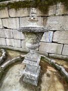 Column and vase : Width 42 cm x 42 cm Height 195 cm - Basin : Length 230 cm x 230 cm