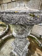 Column and vase : Width 42 cm x 42 cm Height 195 cm - Basin : Length 230 cm x 230 cm