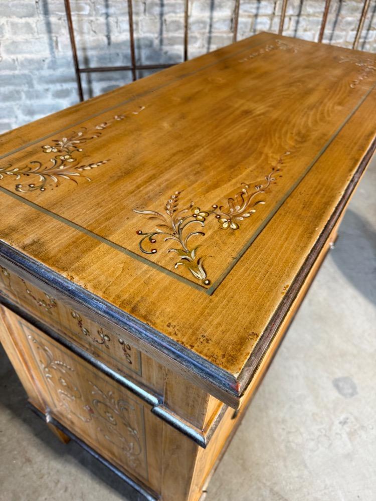 ITALIAN CHEST OF DRAWERS, MID-20TH CENTURY