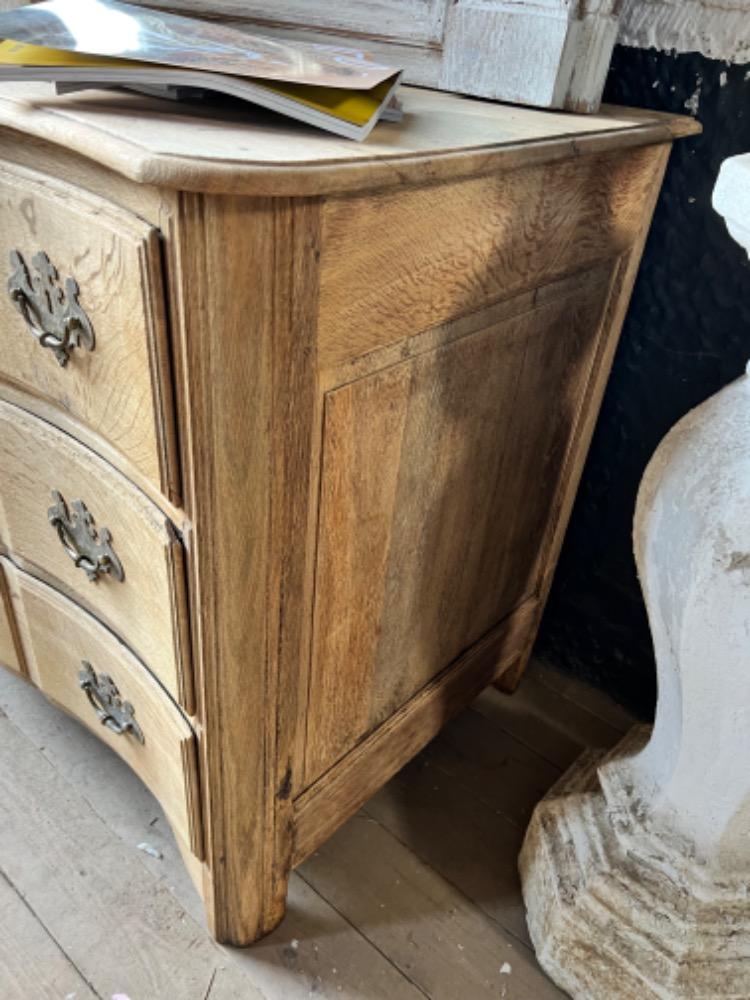 Nice Louis XIV curved chest of drawers in washed oak 18th century