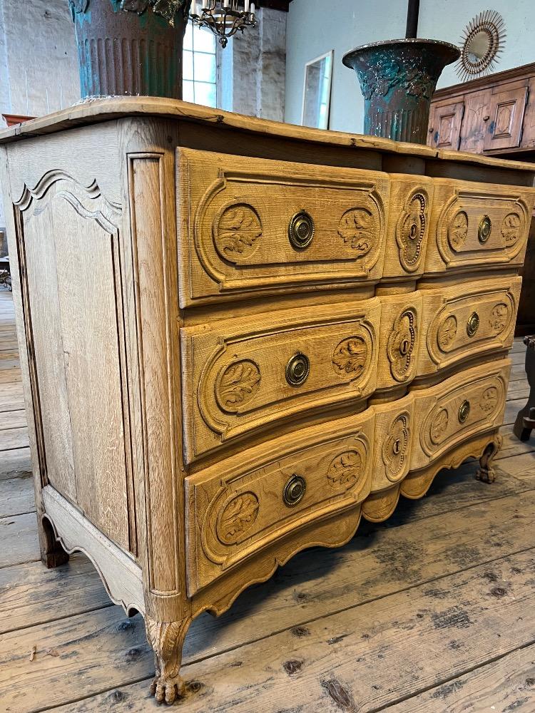Oak chest of drawers, 18th century 