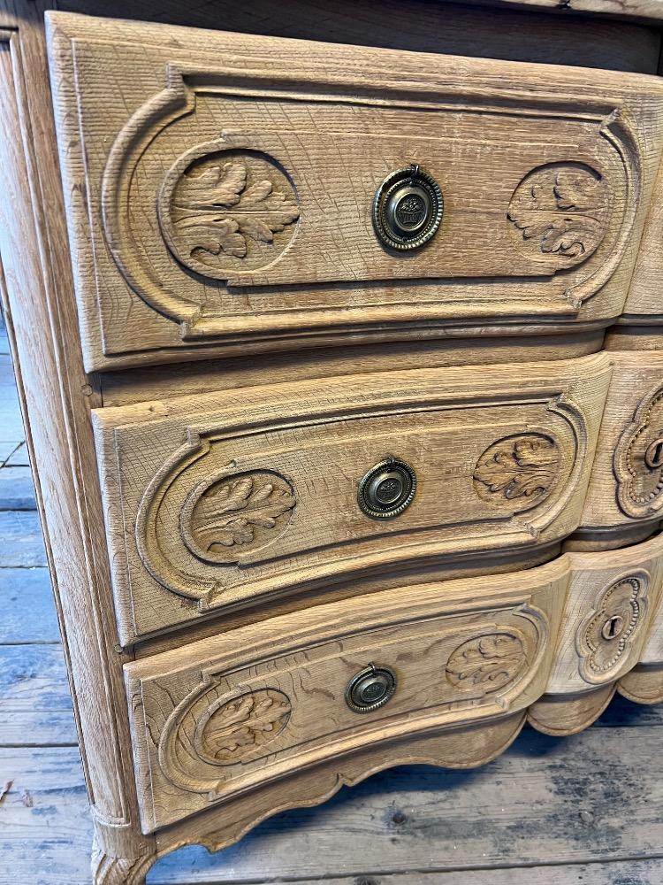 Oak chest of drawers, 18th century 
