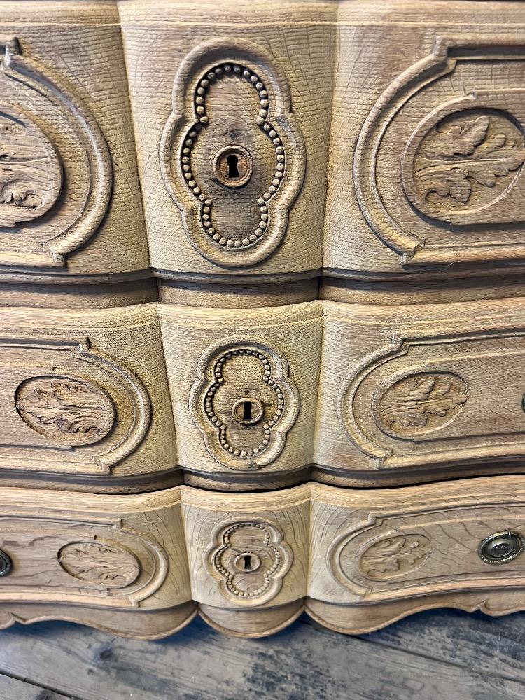 Oak chest of drawers, 18th century 