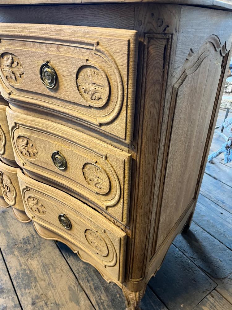 Oak chest of drawers, 18th century 