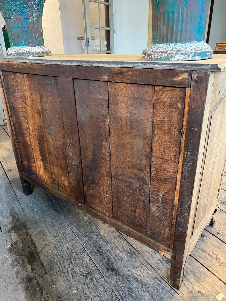 Oak chest of drawers, 18th century 