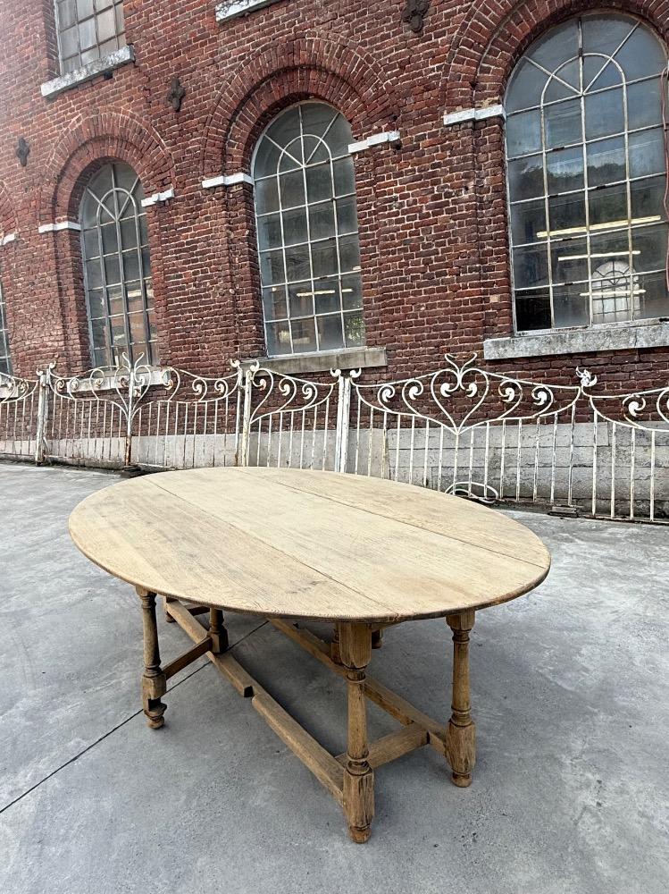 OAK TABLE, EARLY 20TH CENTURY