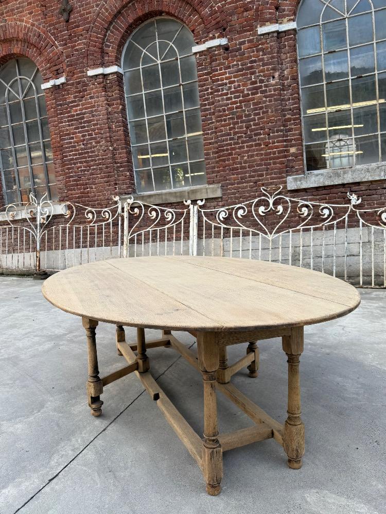 OAK TABLE, EARLY 20TH CENTURY