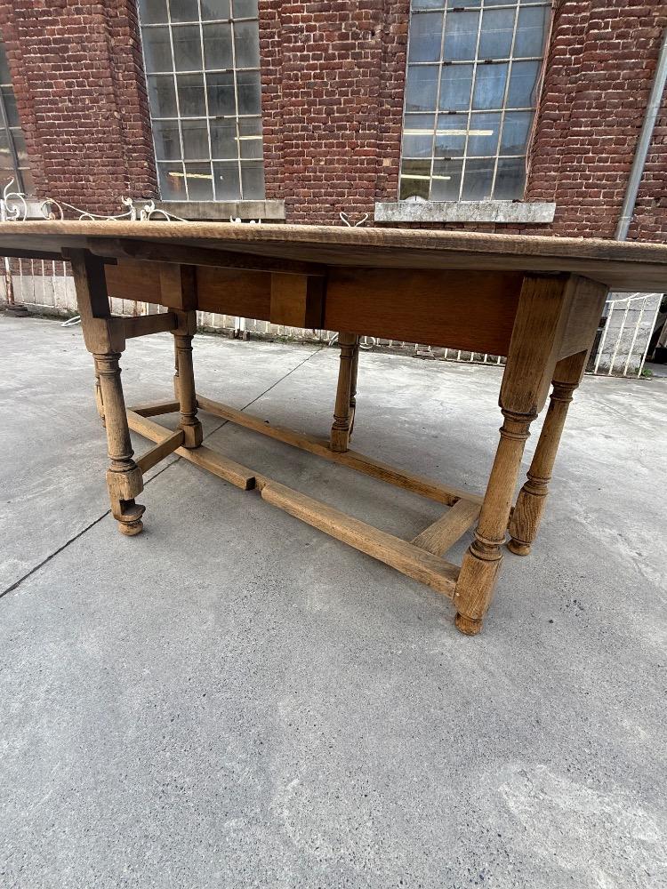 OAK TABLE, EARLY 20TH CENTURY