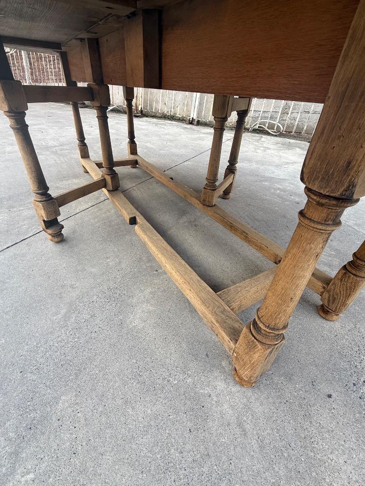 OAK TABLE, EARLY 20TH CENTURY