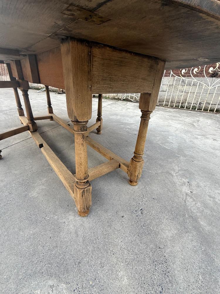 OAK TABLE, EARLY 20TH CENTURY