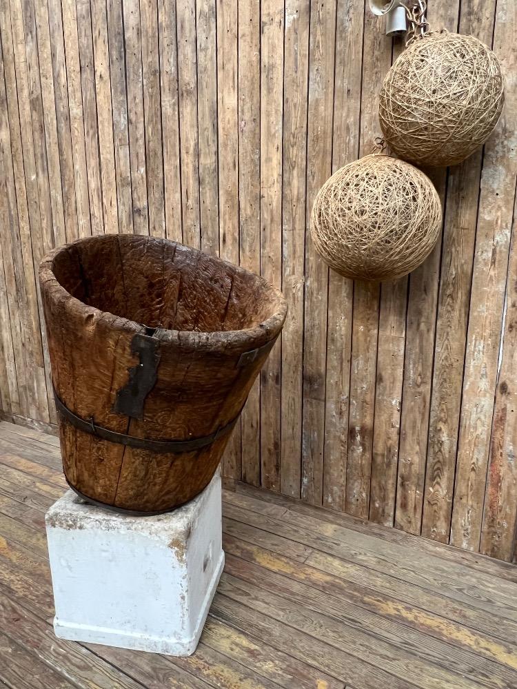 Primitive wooden container, 18th century 