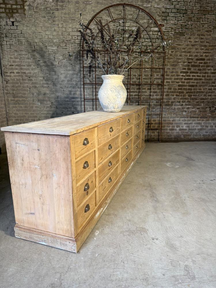 SHOP CABINET, EARLY 20TH CENTURY 