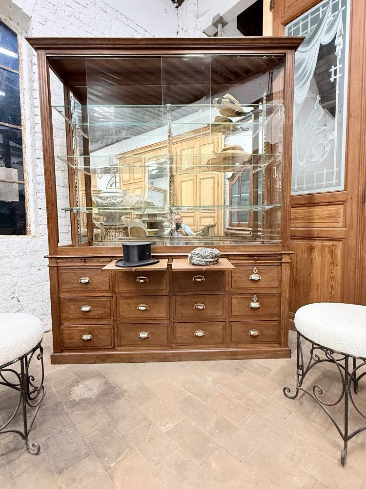 STORE SHOWCASE, EARLY 20TH CENTURY