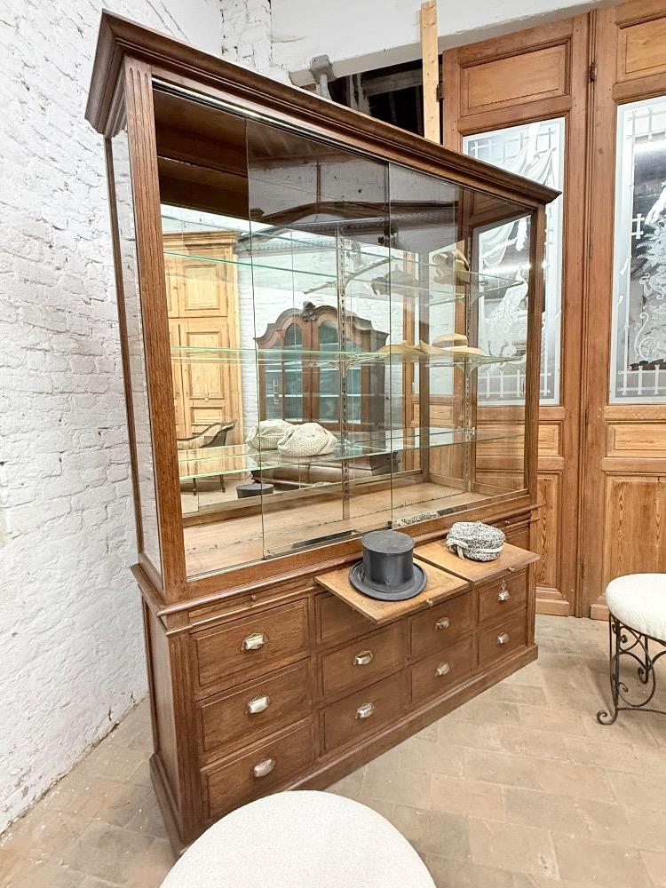 STORE SHOWCASE, EARLY 20TH CENTURY