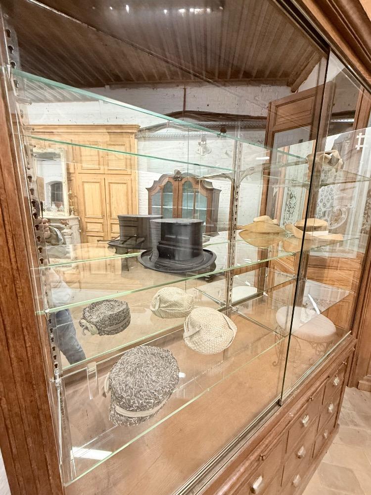 STORE SHOWCASE, EARLY 20TH CENTURY