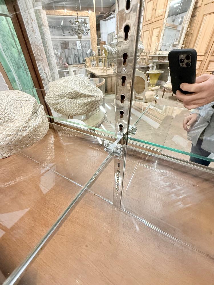 STORE SHOWCASE, EARLY 20TH CENTURY