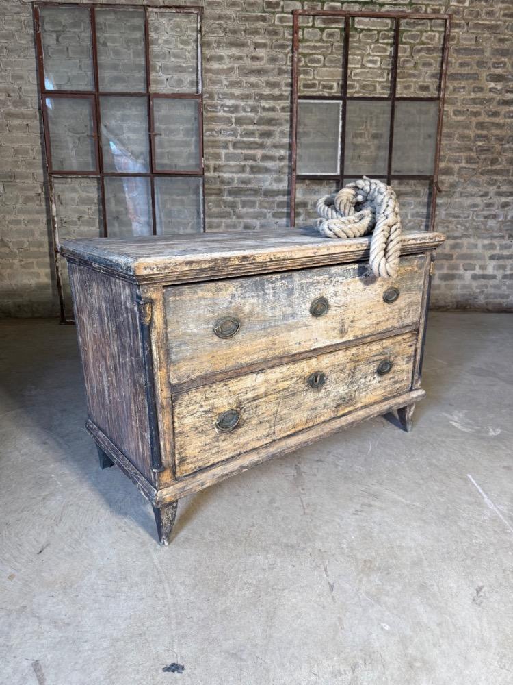 SWEDISH CHEST OF DRAWERS, 19TH CENTURY